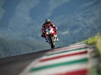 开云体育入口-当绿茵场与赛道共振，拜仁铁蹄踏平黄潜，坎特式接管在F1年度争冠战上演