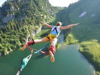 开云体育官网-街道上的极速对决，加拿大速胜新西兰，F1焦点战背后的战术博弈