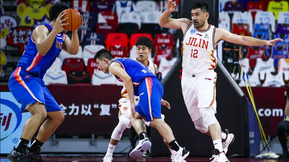 包含日本篮球联赛将引进外援，提升联赛水平的词条