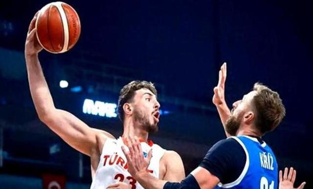 欧锦赛篮球赛事持续激烈,希腊队抢占半程领先的简单介绍 欧锦赛篮球赛事持续激烈,希腊队抢占半程领先的简单介绍