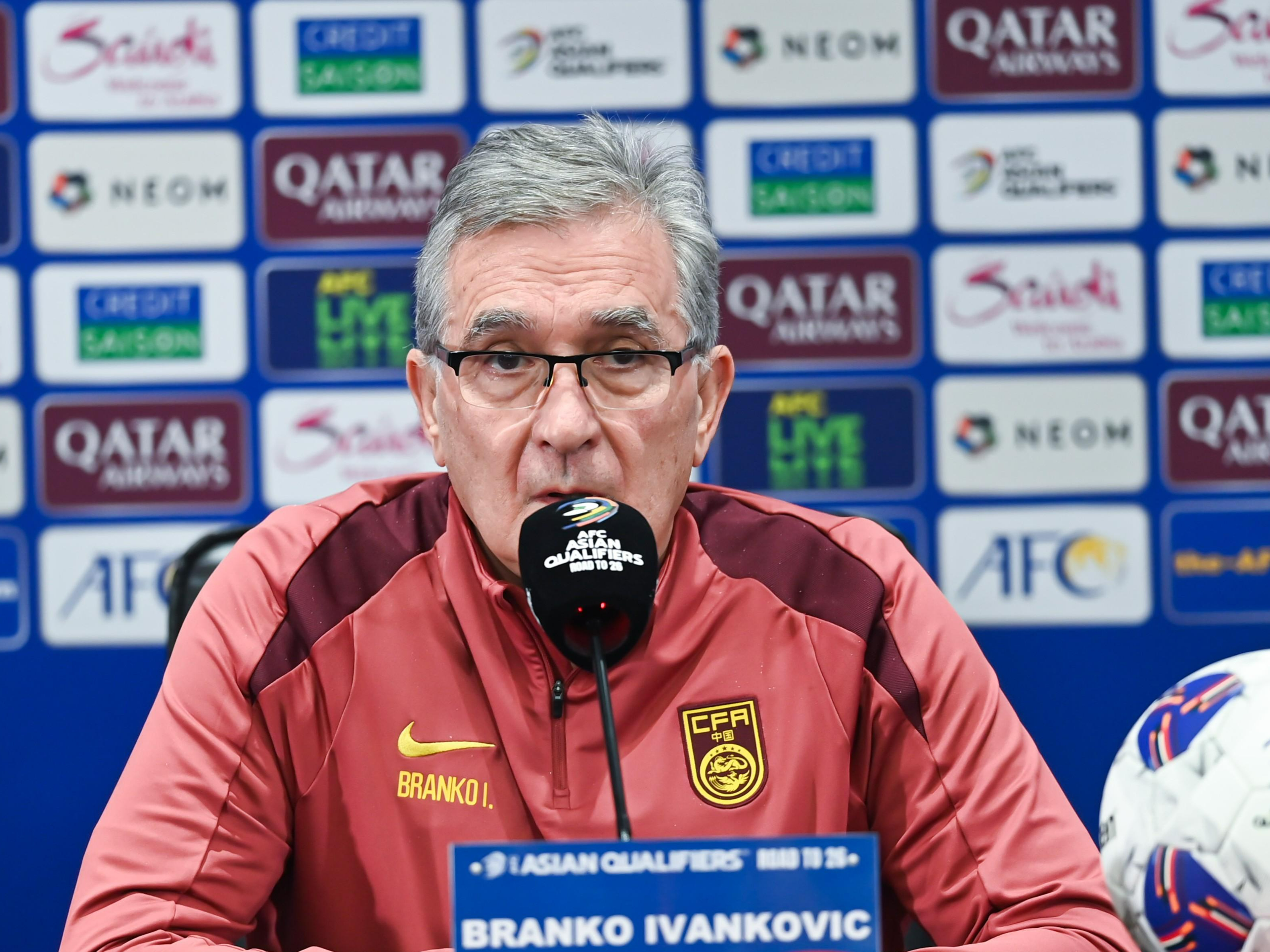 包含马德里竞技主帅被授予最佳教练奖，球队士气高涨的词条