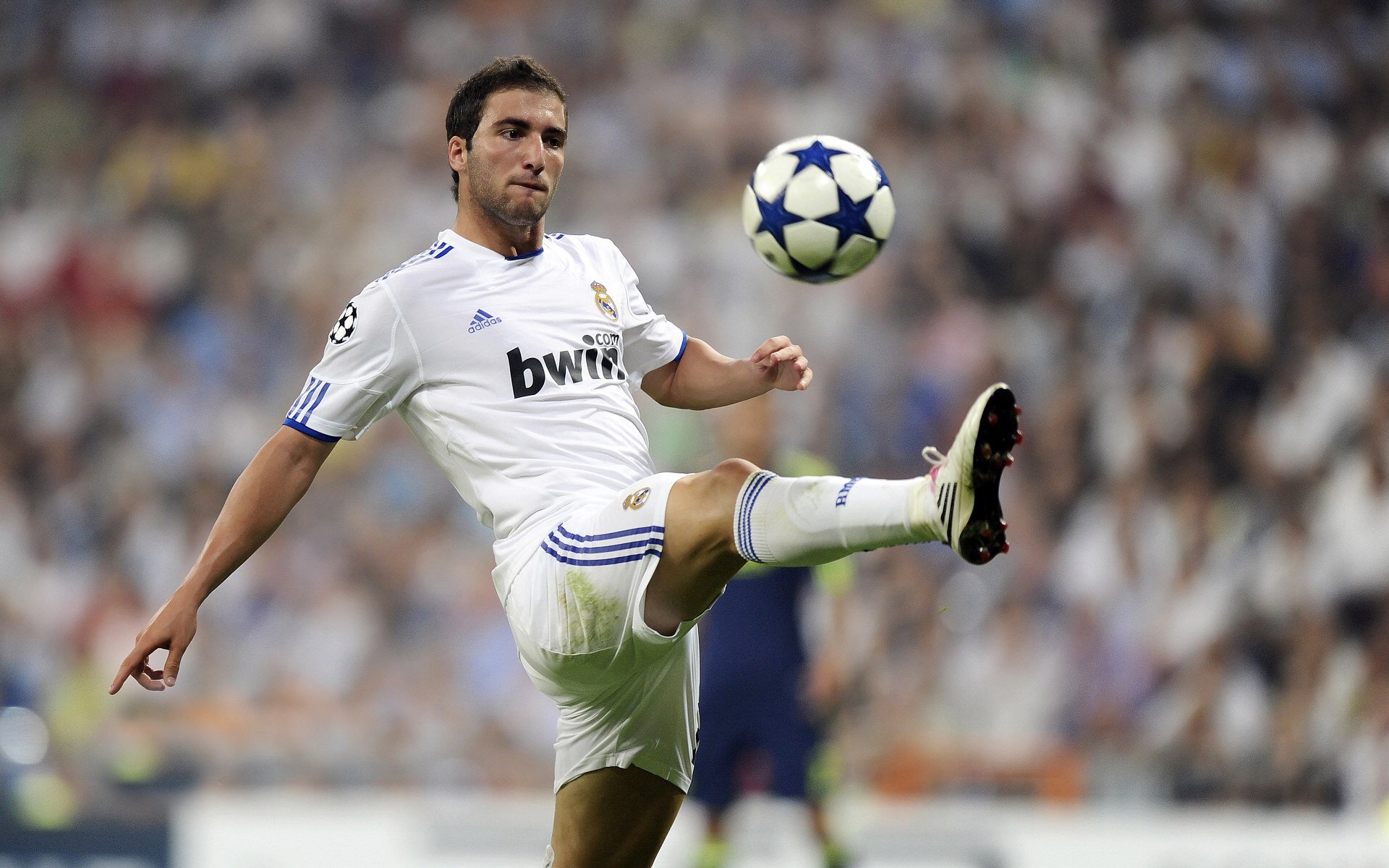 终场哨响前的奇迹,阿坎吉一锤定音,几内亚绝杀塞维利亚改写历史